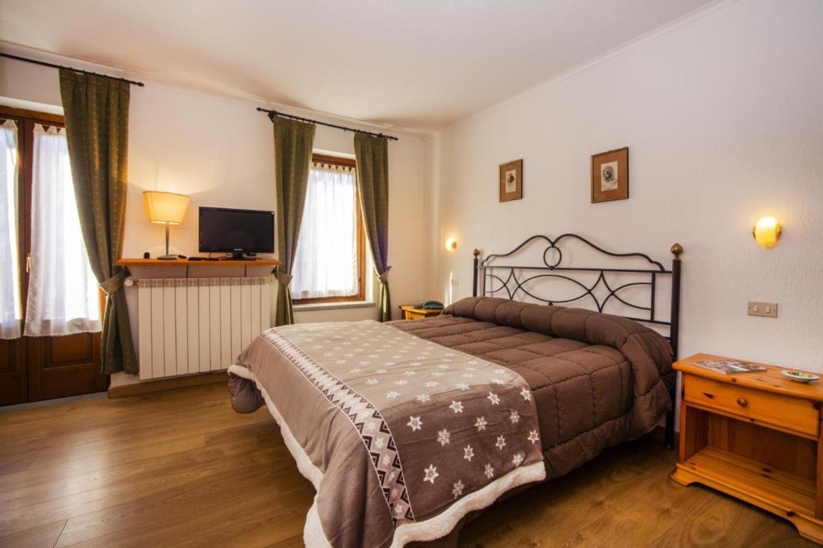 Hotel Chalet Joli Courmayeur Luaran gambar